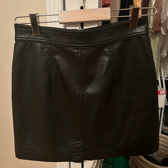 ARITZIA LEATHER SKIRT - Picture 2 of 9